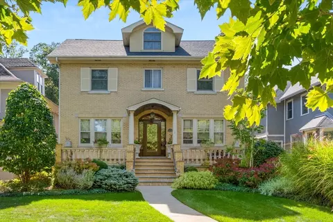 1125 Elmwood Ave, Wilmette, IL 60091
