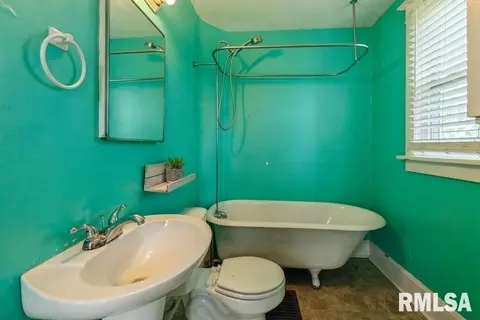 Bath - 2308 18th Ave, Moline, IL 61265 photo 1 of 1
