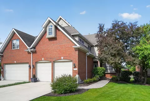 1212 Connamara Ct, Westmont, IL 60559