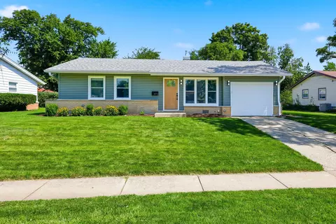 372 Clearmont Dr, Elk Grove Village, IL 60007