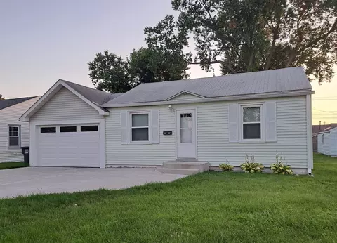 Exterior - 2315 48th St, Moline, IL 61265 photo 2 of 5