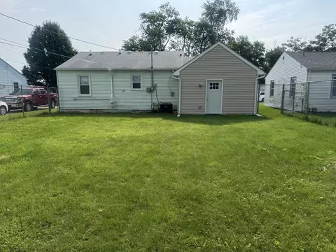 Exterior - 2315 48th St, Moline, IL 61265 photo 3 of 5