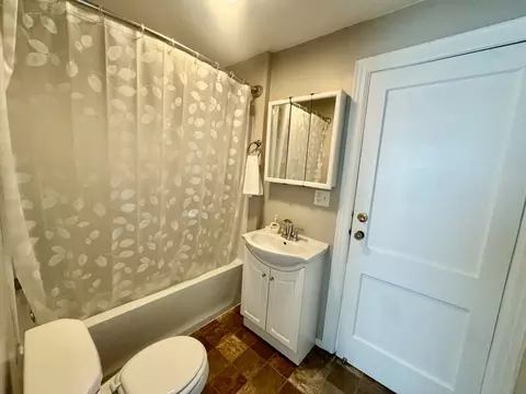 Bath - 2315 48th St, Moline, IL 61265 photo 1 of 1