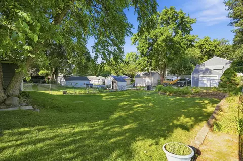 1125 24th St, Moline, IL 61265 photo 21