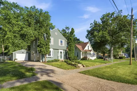 1125 24th St, Moline, IL 61265 photo 2
