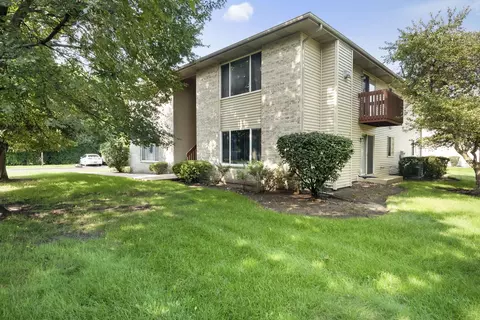500 Westwood Ct #D, Crystal Lake, IL 60014