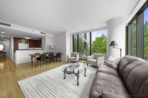 Living - 60 E Monroe St #1604, Chicago, IL 60603 photo 2 of 7