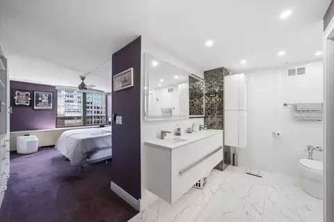 Bath - 222 E Pearson St #2002, Chicago, IL 60611 photo 1 of 2