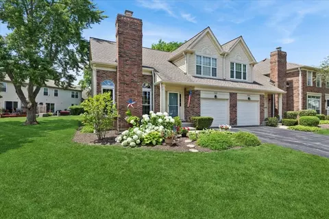 4062 N Newport Ln, Arlington Heights, IL 60004