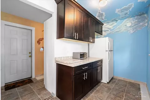 133 E Berkley Ln, Hoffman Estates, IL 60169 photo 17