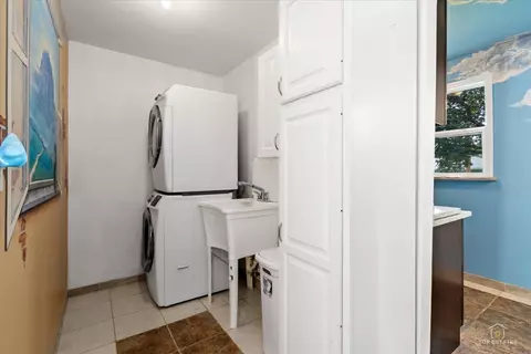 133 E Berkley Ln, Hoffman Estates, IL 60169 photo 18