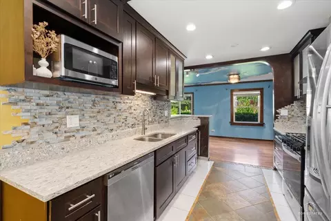 133 E Berkley Ln, Hoffman Estates, IL 60169 photo 13