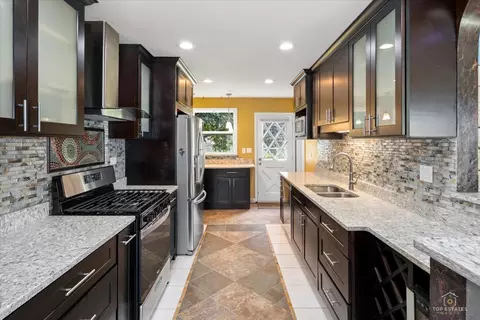 133 E Berkley Ln, Hoffman Estates, IL 60169 photo 11