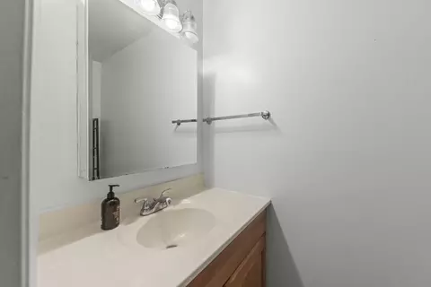Bath - 1613 Groton Ct, Wheaton, IL 60189 photo 3 of 3