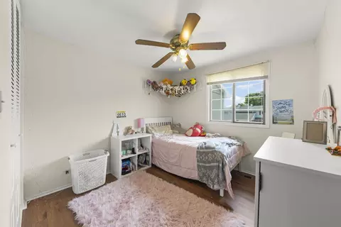 Bedroom - 1613 Groton Ct, Wheaton, IL 60189 photo 2 of 2