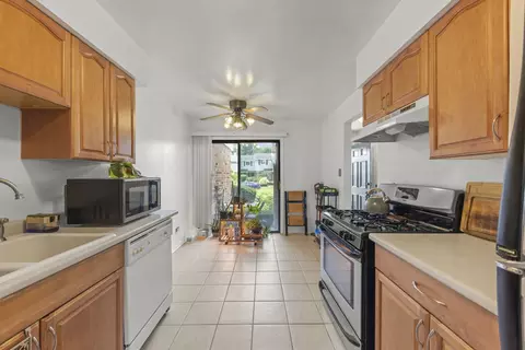 Kitchen - 1613 Groton Ct, Wheaton, IL 60189 photo 1 of 2
