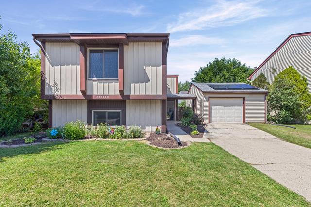 30 W008 Danbury Dr, Warrenville, IL 60555