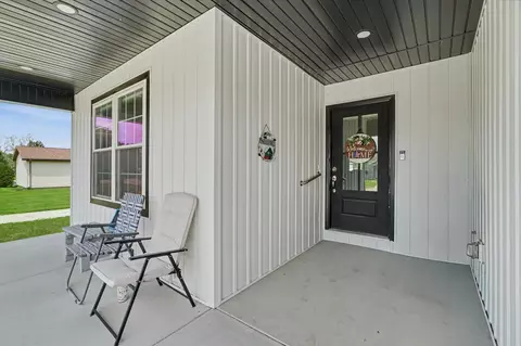 Exterior - 311 E Meuser Dr, Paxton, IL 60957 photo 3 of 8