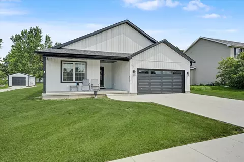 Exterior - 311 E Meuser Dr, Paxton, IL 60957 photo 2 of 8