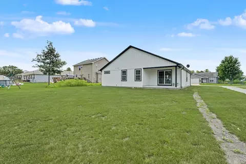 Exterior - 311 E Meuser Dr, Paxton, IL 60957 photo 5 of 8