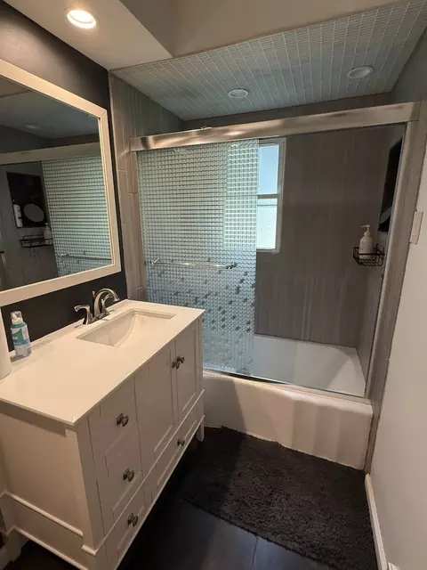 Bath - 47 W Algonquin Rd, Des Plaines, IL 60016 photo 3 of 4