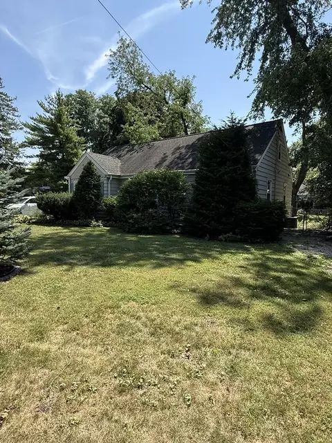 Exterior - 47 W Algonquin Rd, Des Plaines, IL 60016 photo 13 of 28