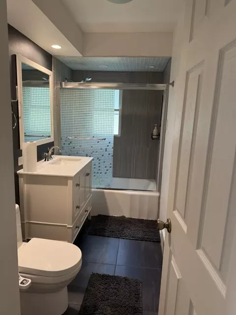 Bath - 47 W Algonquin Rd, Des Plaines, IL 60016 photo 2 of 4