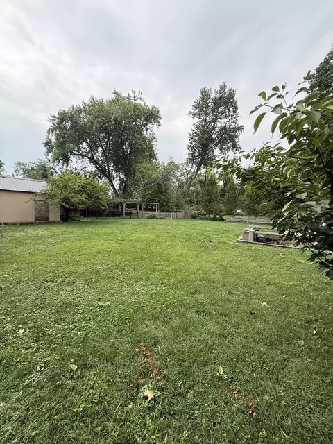 Exterior - 47 W Algonquin Rd, Des Plaines, IL 60016 photo 25 of 28