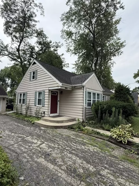 Exterior - 47 W Algonquin Rd, Des Plaines, IL 60016 photo 18 of 28