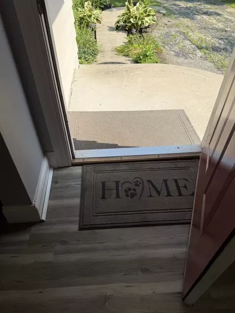 Entry Way - 47 W Algonquin Rd, Des Plaines, IL 60016 photo 1 of 5