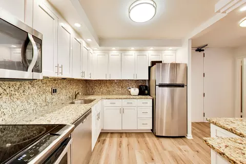 Kitchen - 110 E Delaware Pl #1402, Chicago, IL 60611 photo 2 of 2