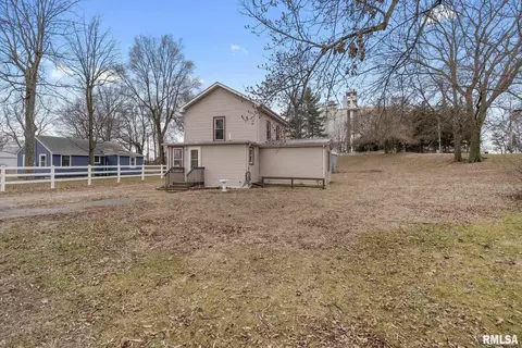410 2nd St, New Boston, IL 61272