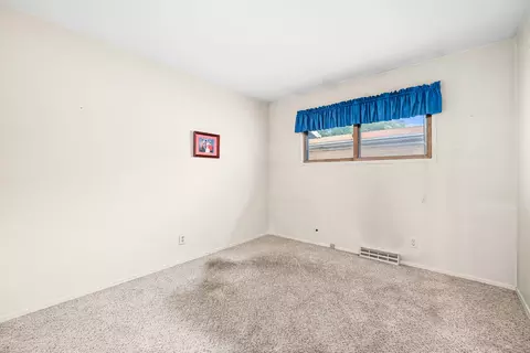 Bedroom - 15247 Ridgeway Ave, Midlothian, IL 60445 photo 4 of 4