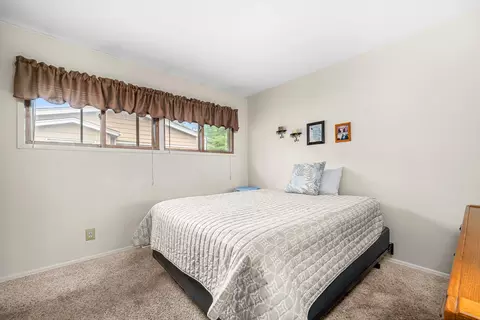 Bedroom - 15247 Ridgeway Ave, Midlothian, IL 60445 photo 3 of 4
