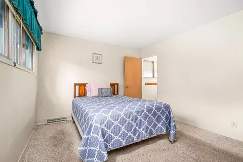 Bedroom - 15247 Ridgeway Ave, Midlothian, IL 60445 photo 2 of 4
