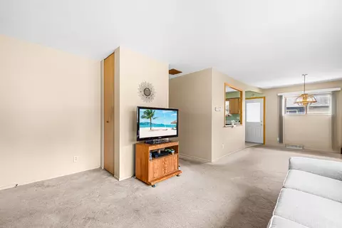 Living - 15247 Ridgeway Ave, Midlothian, IL 60445 photo 3 of 3