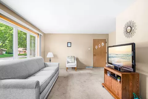 Living - 15247 Ridgeway Ave, Midlothian, IL 60445 photo 1 of 3