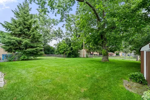 Exterior - 15247 Ridgeway Ave, Midlothian, IL 60445 photo 2 of 4