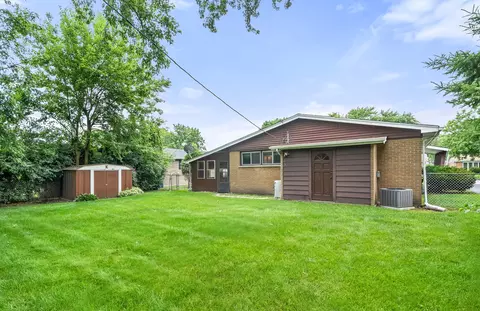 Exterior - 15247 Ridgeway Ave, Midlothian, IL 60445 photo 3 of 4
