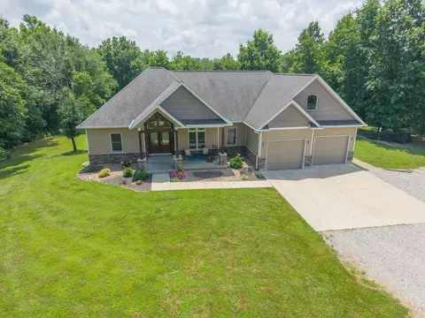 6368 E Tonti Rd, Salem, IL 62881