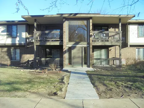 566 Somerset Ln #2, Crystal Lake, IL 60014