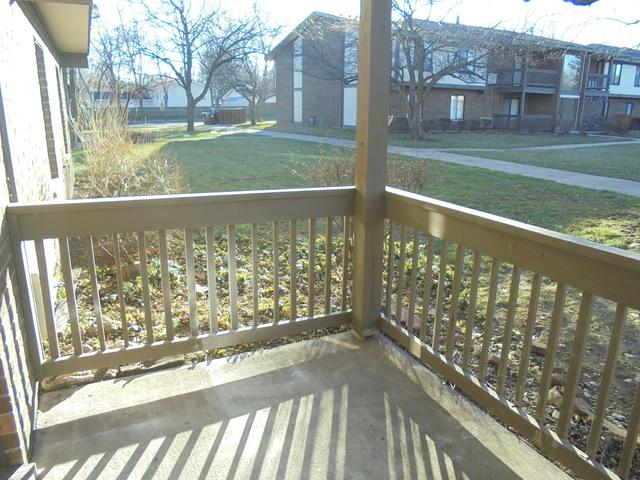 566 Somerset Ln #2, Crystal Lake, IL 60014