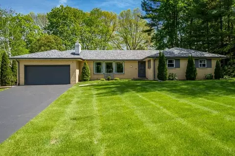 2015 Glenview Rd, Rockford, IL 61107