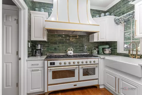 Kitchen - 406 Kenmare Dr, Burr Ridge, IL 60527 photo 2 of 4