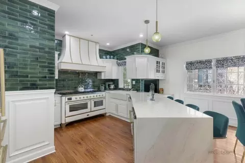 Kitchen - 406 Kenmare Dr, Burr Ridge, IL 60527 photo 3 of 4