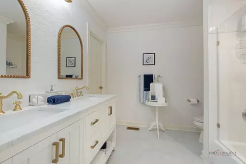 Bath - 406 Kenmare Dr, Burr Ridge, IL 60527 photo 3 of 5