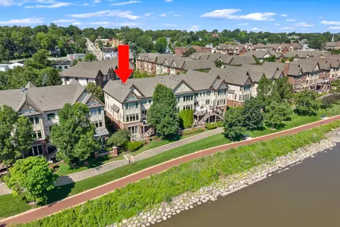 526 Brownstone Dr, Saint Charles, IL 60174