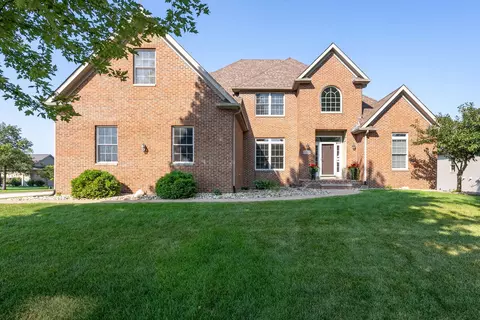 6404 Forest Rd, Davenport, IA 52807