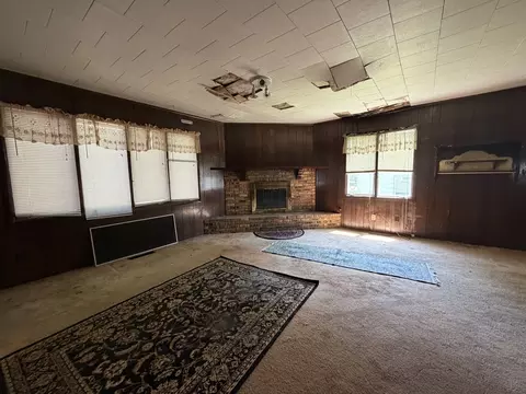 Living - 608 N Cherry St, Morrison, IL 61270 photo 5 of 7