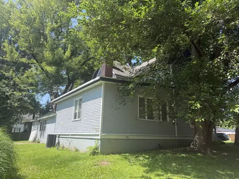 Exterior - 608 N Cherry St, Morrison, IL 61270 photo 3 of 3